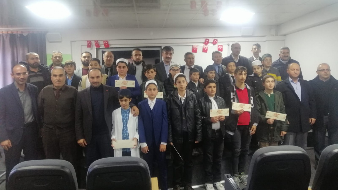 Genç Bilaller Hafızlık Yarışması'nda Öğrencimiz Lütfü Kerem KAYIŞYAPAR Erzurum İl 1.'si Oldu